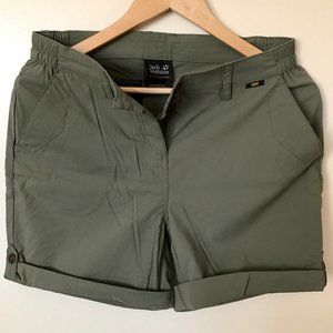 Jack Wolfskin Shorts, Size XS  27 inch, army green, like new